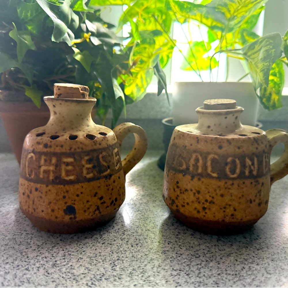 Vintage Pottery Cheese Shaker With Cork Earthtones and Bacon bits signed